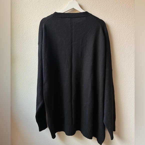 THE ROW Clelia Oversized Wool-Cashmere Sweater in Black (Size:L) - Picture 9 of 15